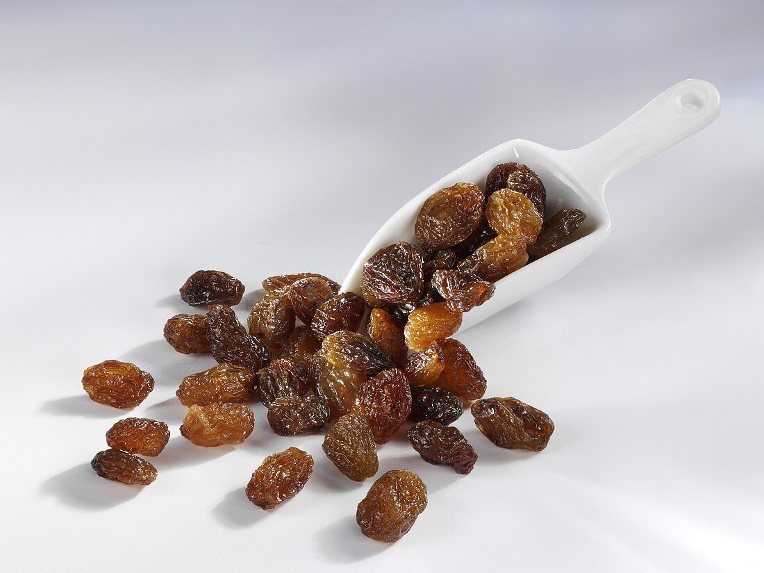 Raisins in a scoop