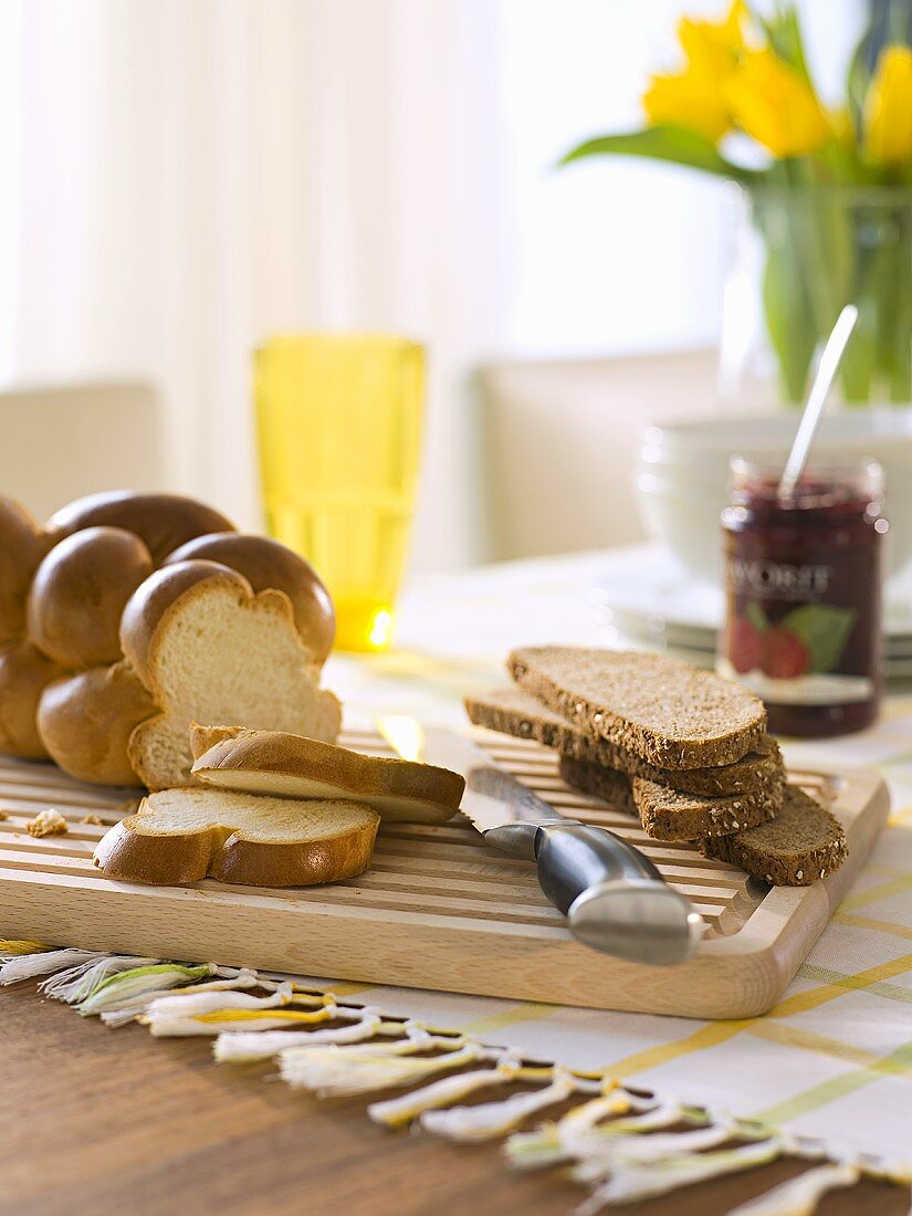 Bread plait and wholemeal bread for breakfast