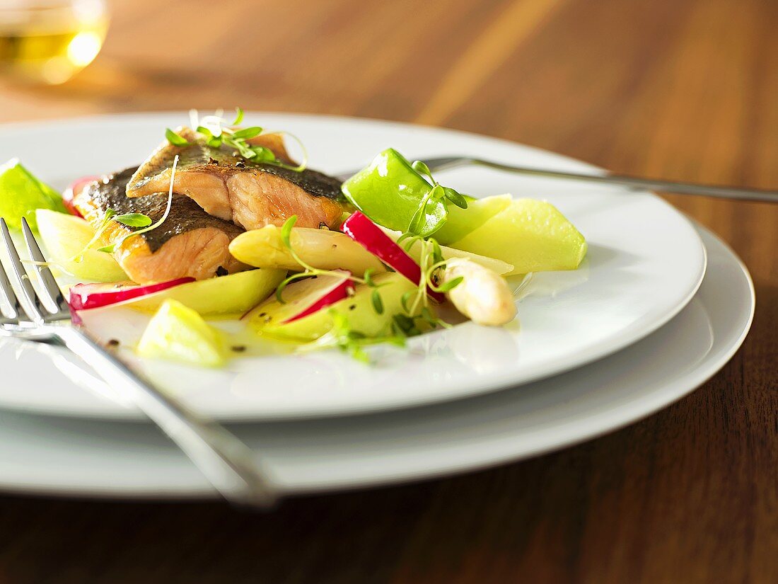 Lachsforelle mit Kartoffel-Radieschen-Salat