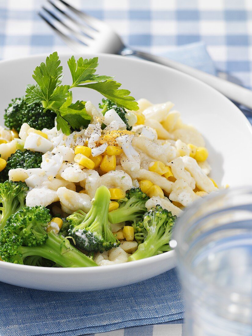 Pasta salad with broccoli and sweetcorn