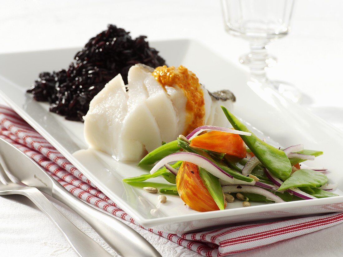 Cod fillet with black rice and vegetables