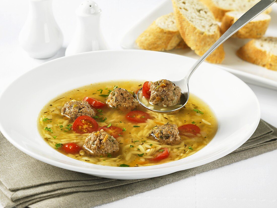 Minestra con le polpettine (Soup with meatballs)