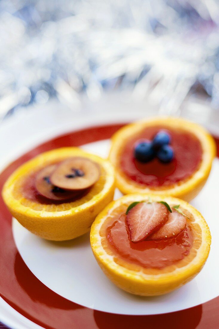 Halbierte Orangen mit Fruchtgelee
