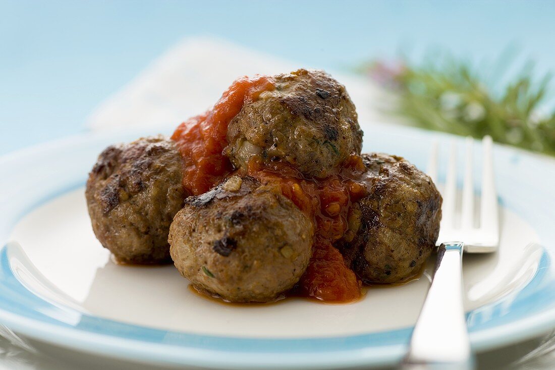 Hackfleischbällchen mit Tomatensauce