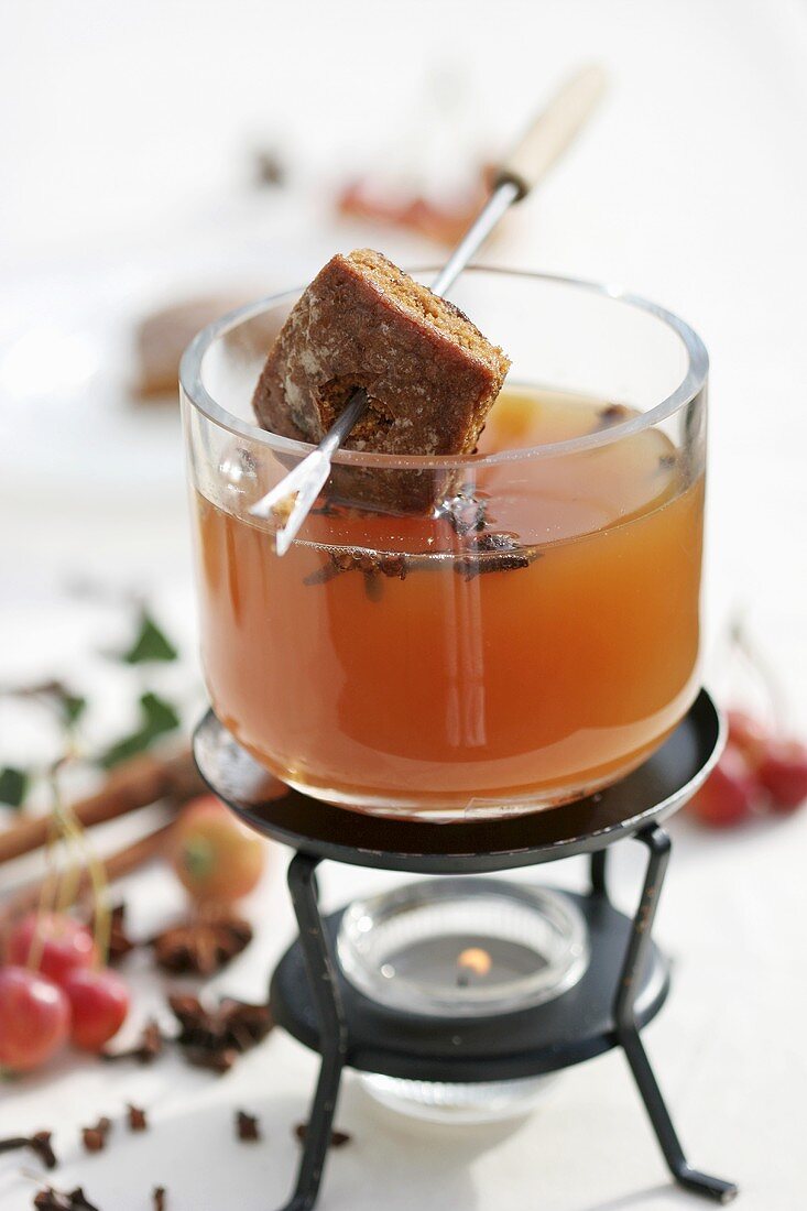 Apple punch with gingerbread