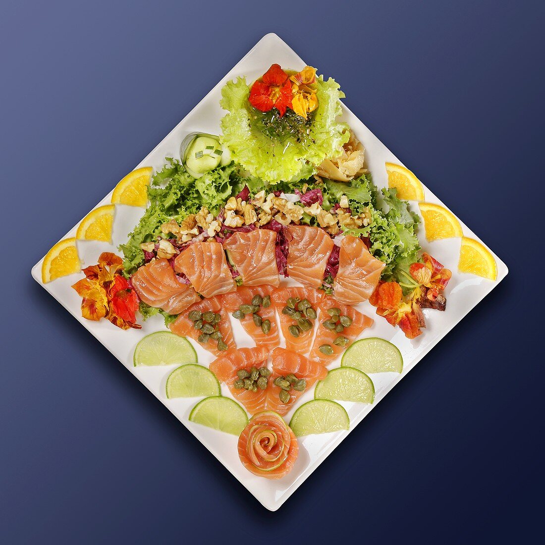 Sashimiplatte mit Salat