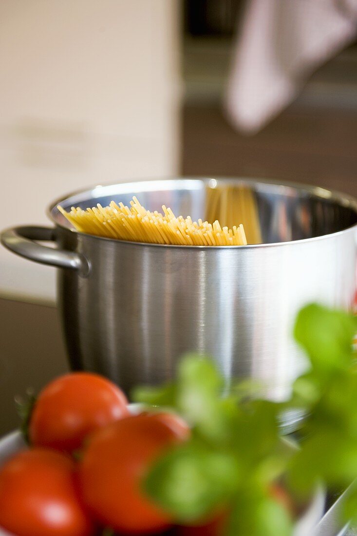 Spaghetti in einem Kochtopf