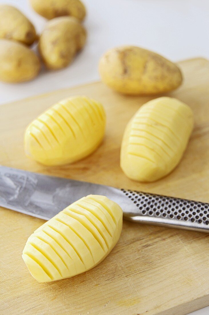 Preparing Swedish baked potatoes
