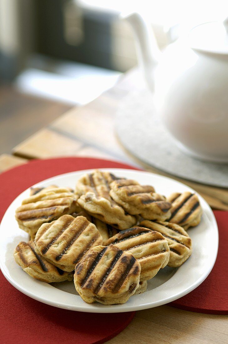 Welsh cakes (Griddle cakes with raisins, Wales)