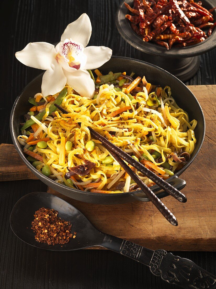 Gemüse-Curry-Nudeln (Singapur)