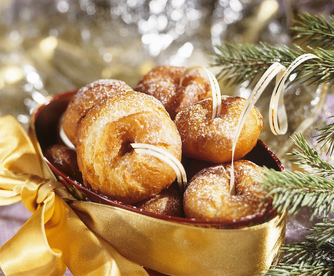 Deep-fried yeast dough rings