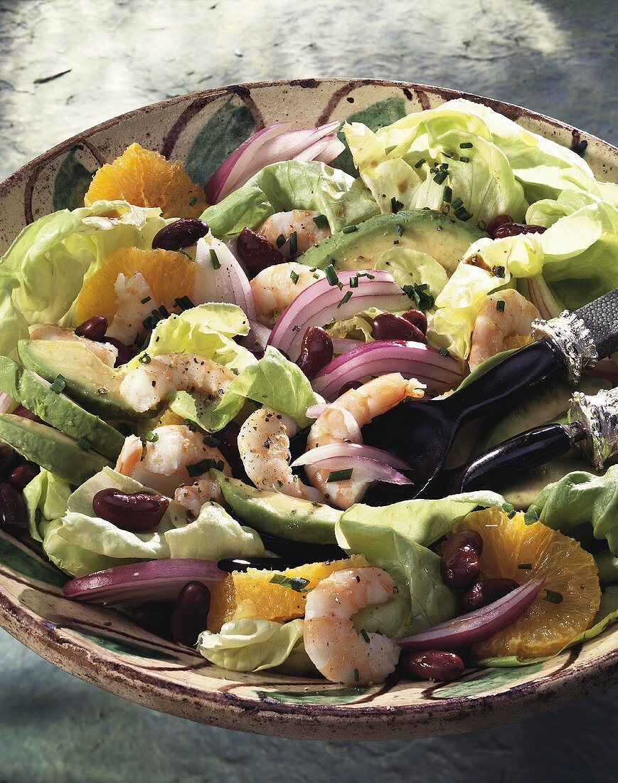 Creole salad with avocado and shrimps