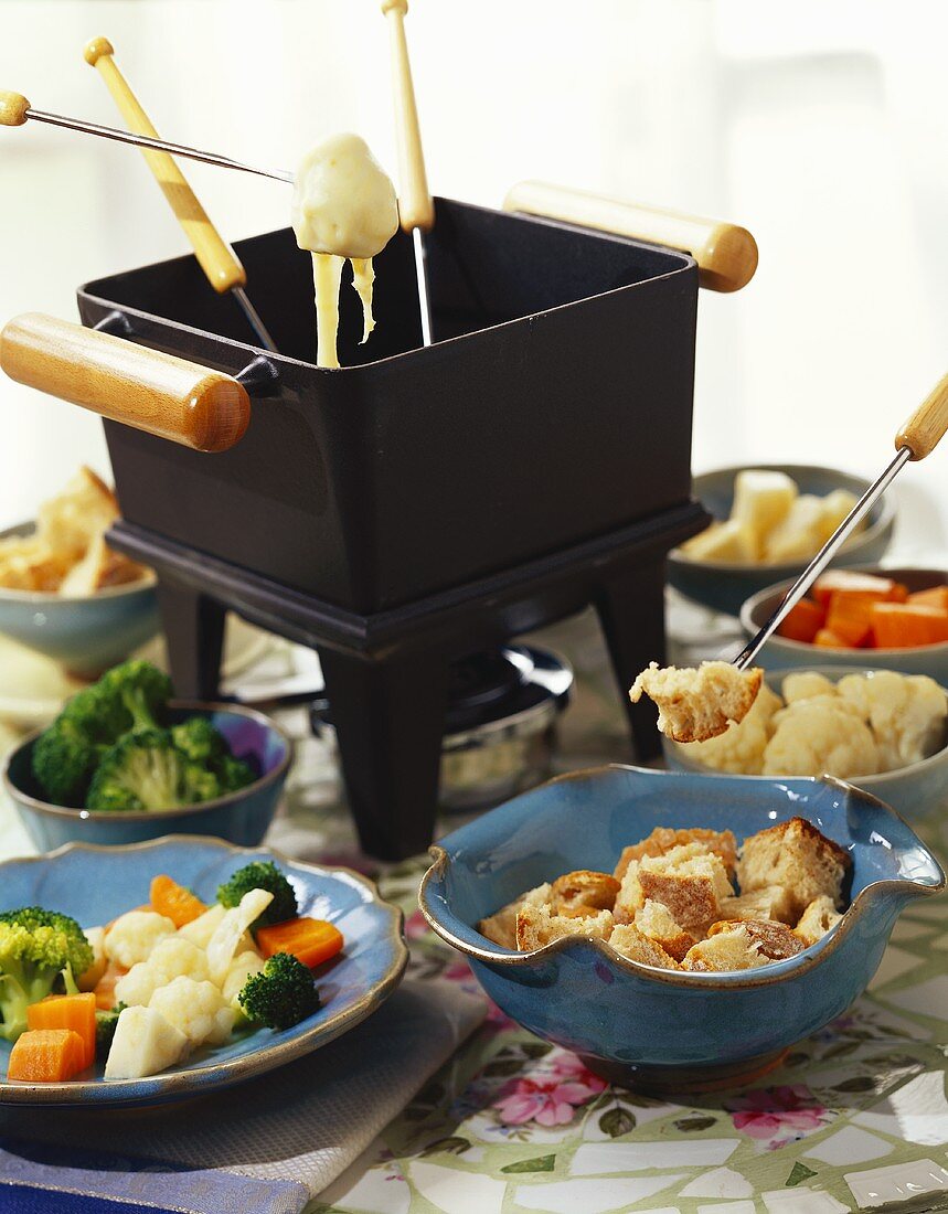 Cheese fondue with vegetables and bread