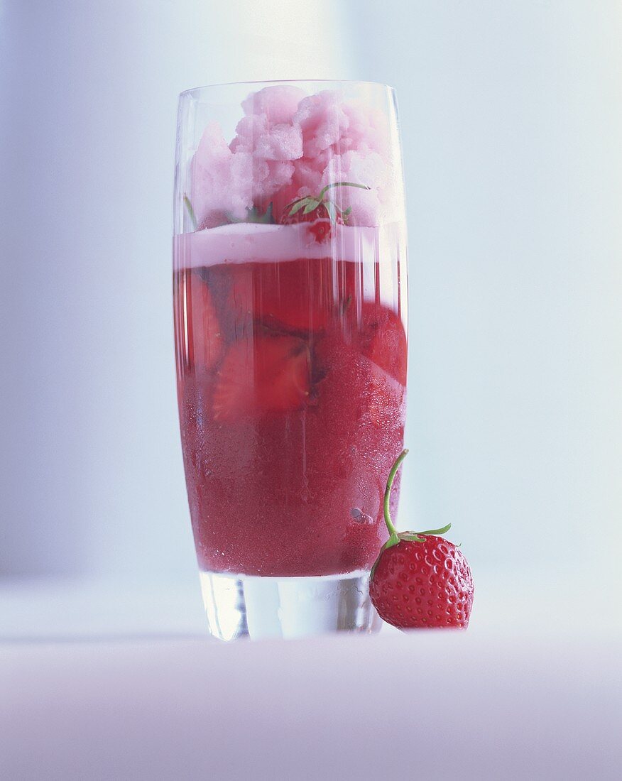 Erdbeerbowle im Glas