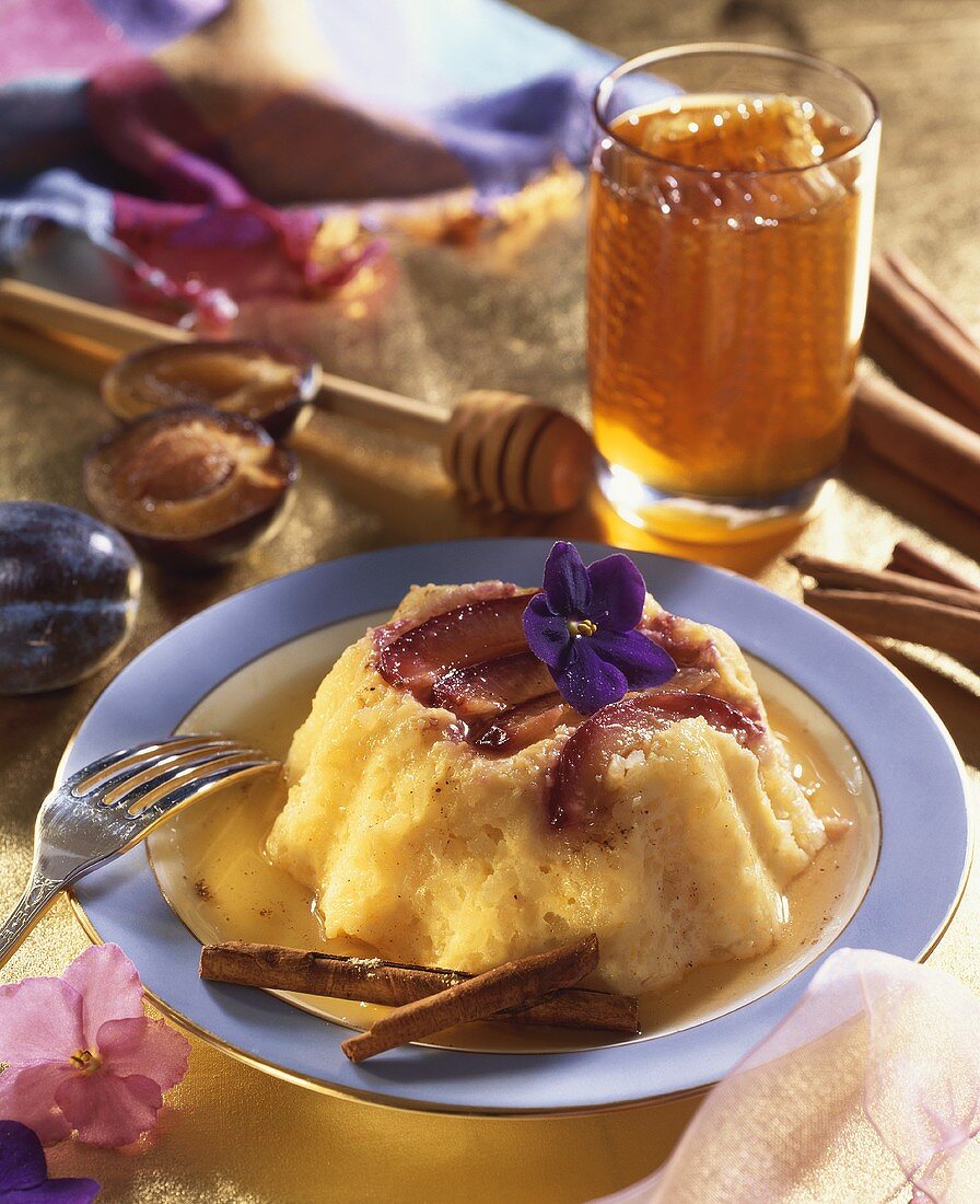 Rice pudding with plums, cinnamon and honey sauce