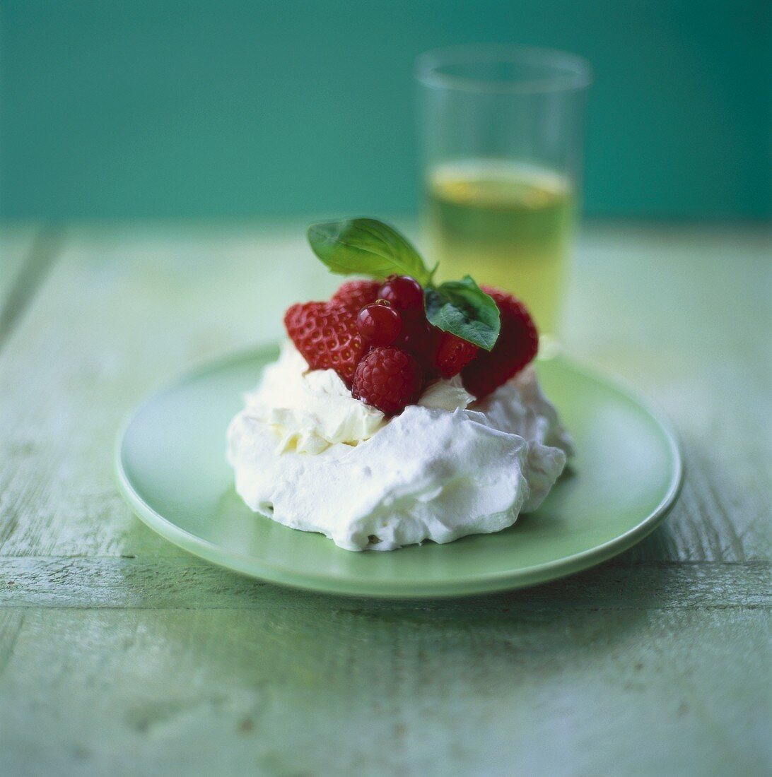 Meringue with berries