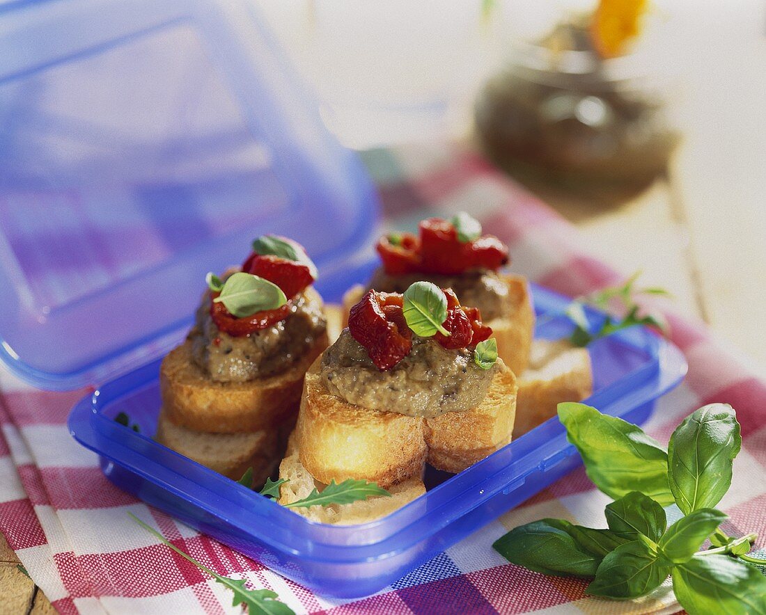 Crostini con la crema di carciofi (Artichoke puree on toast)