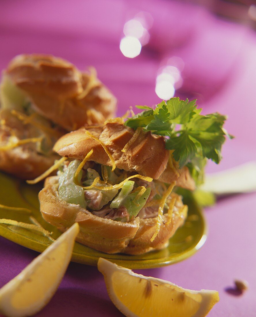 Pikante Windbeutel mit Sellerie-Thunfisch-Salat