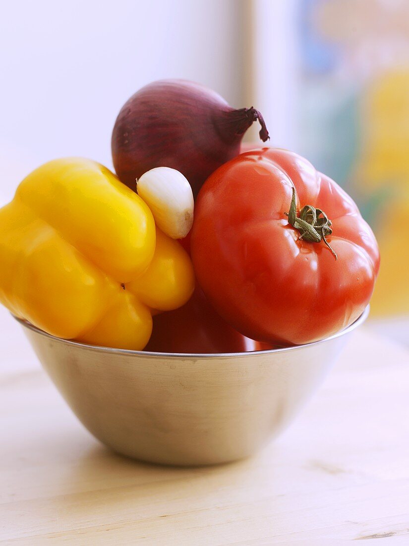 Tomato, pepper, onion and garlic in a bowl