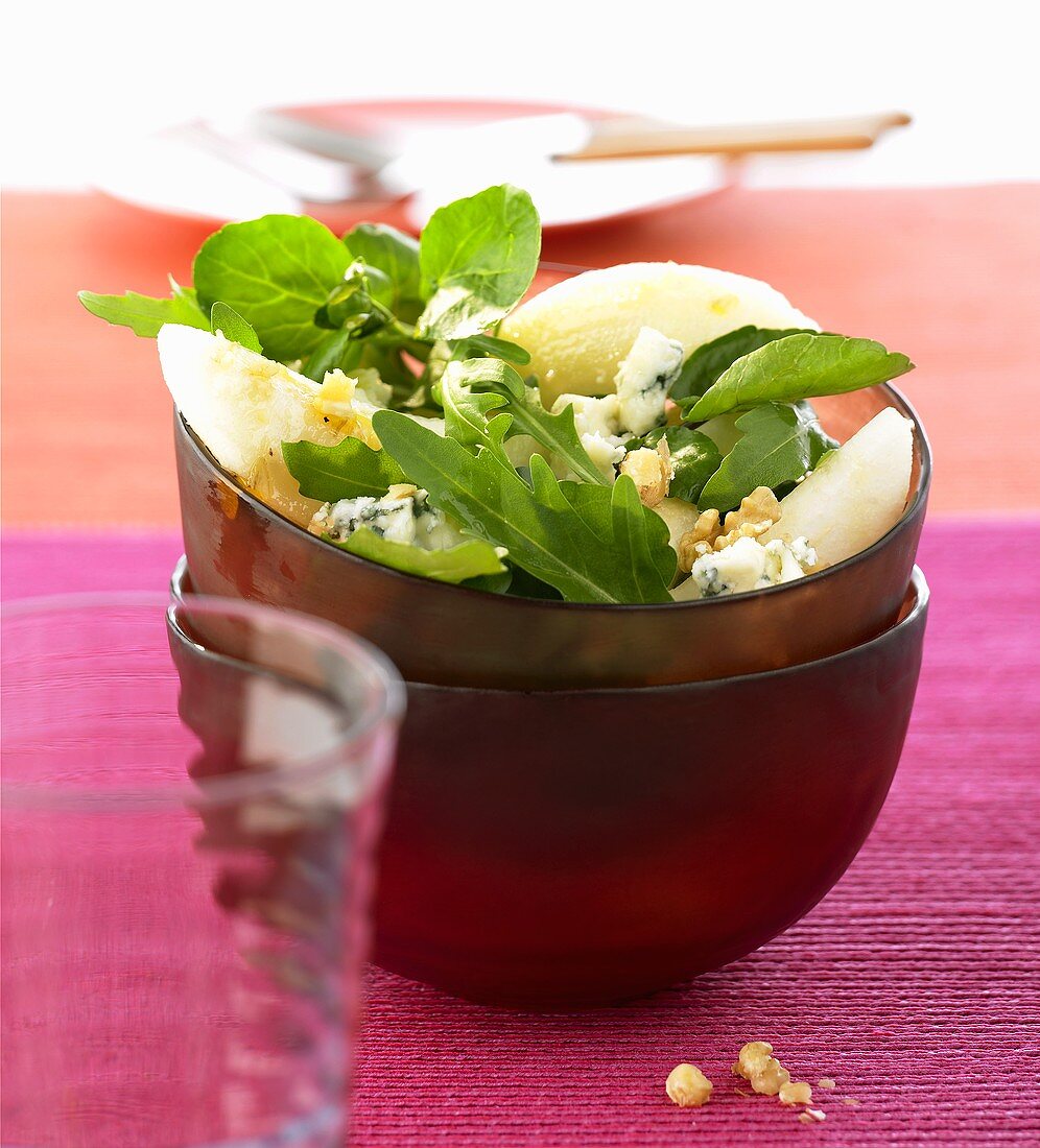 Pear salad with walnuts and Roquefort