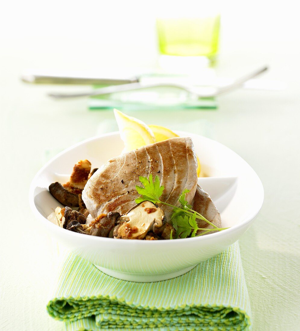 Tuna steaks with shiitake mushrooms
