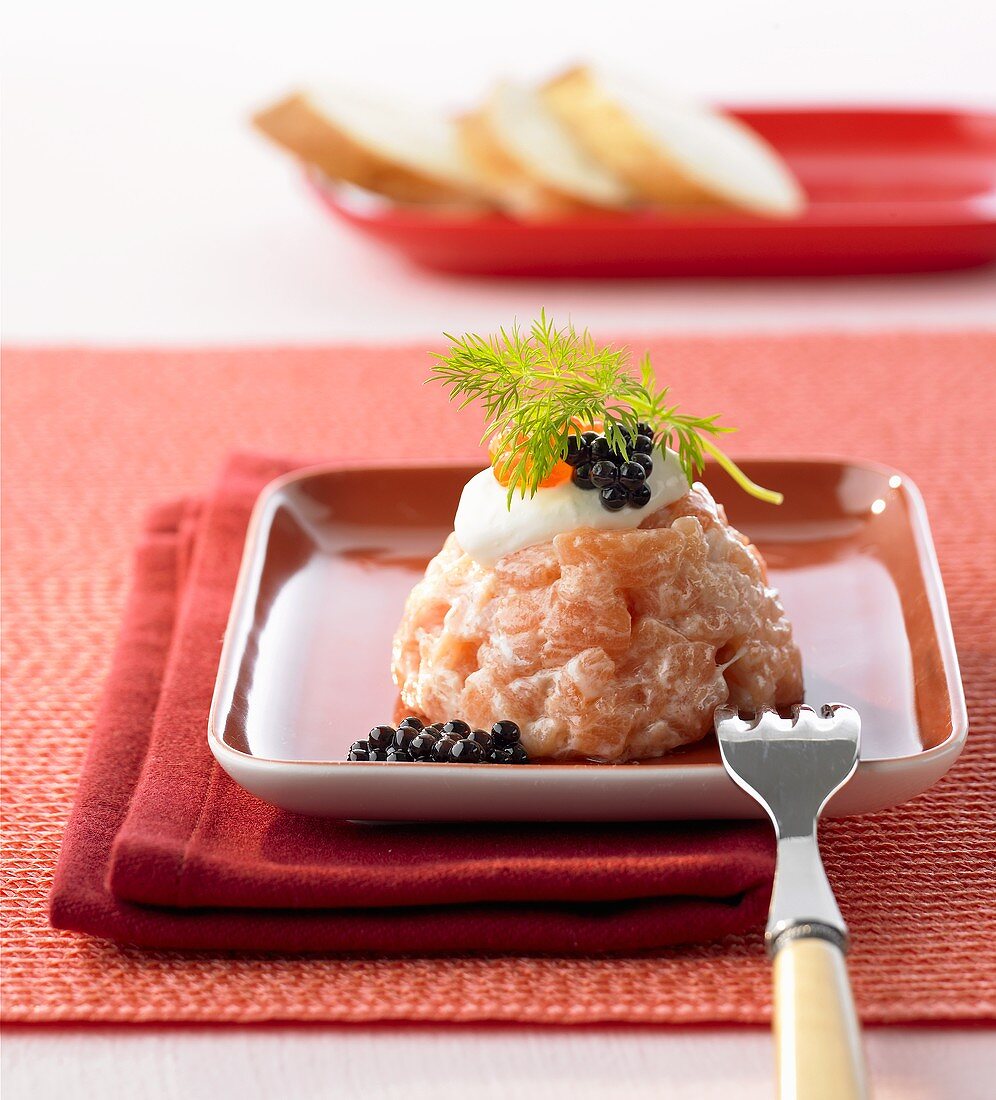 Salmon tartare with horseradish dip and caviar