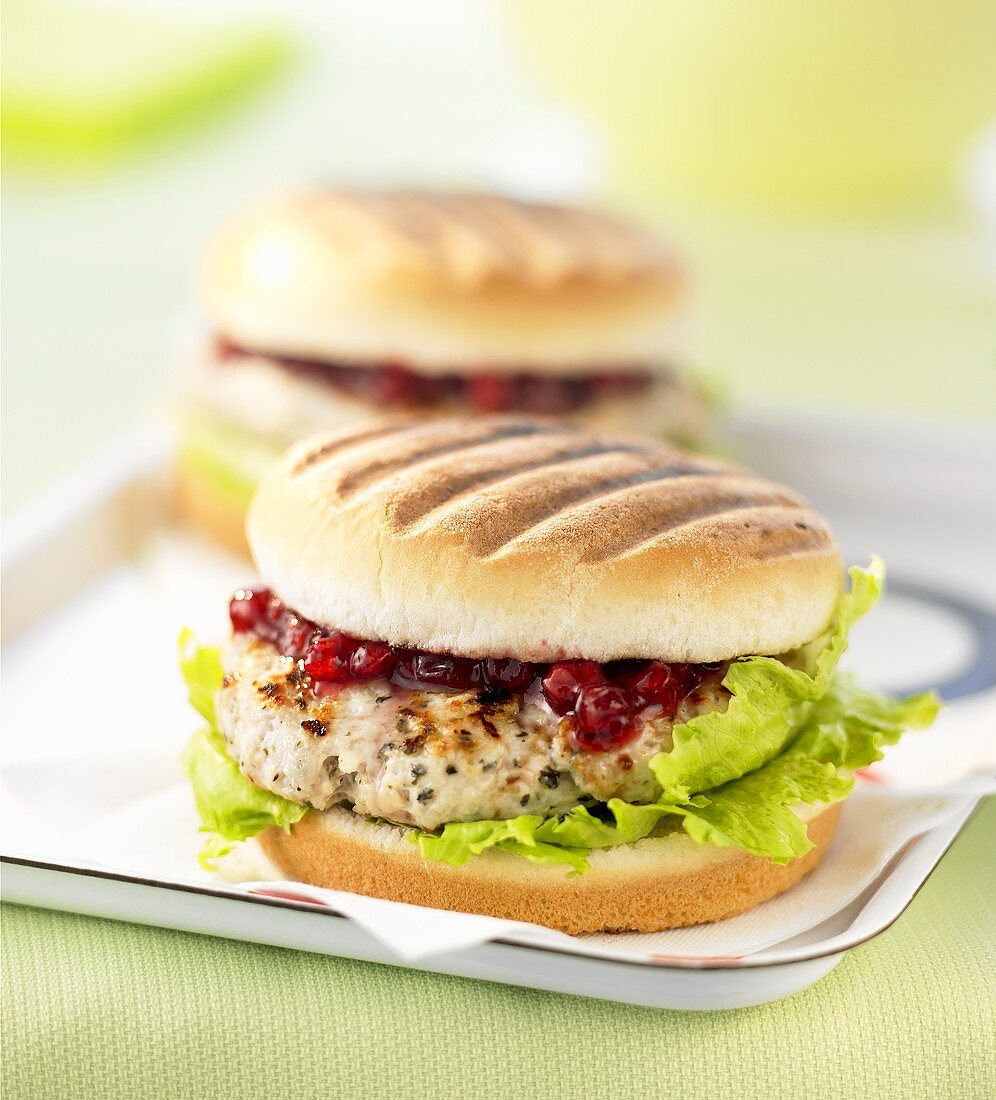 Turkey-Burger mit Preiselbeeren