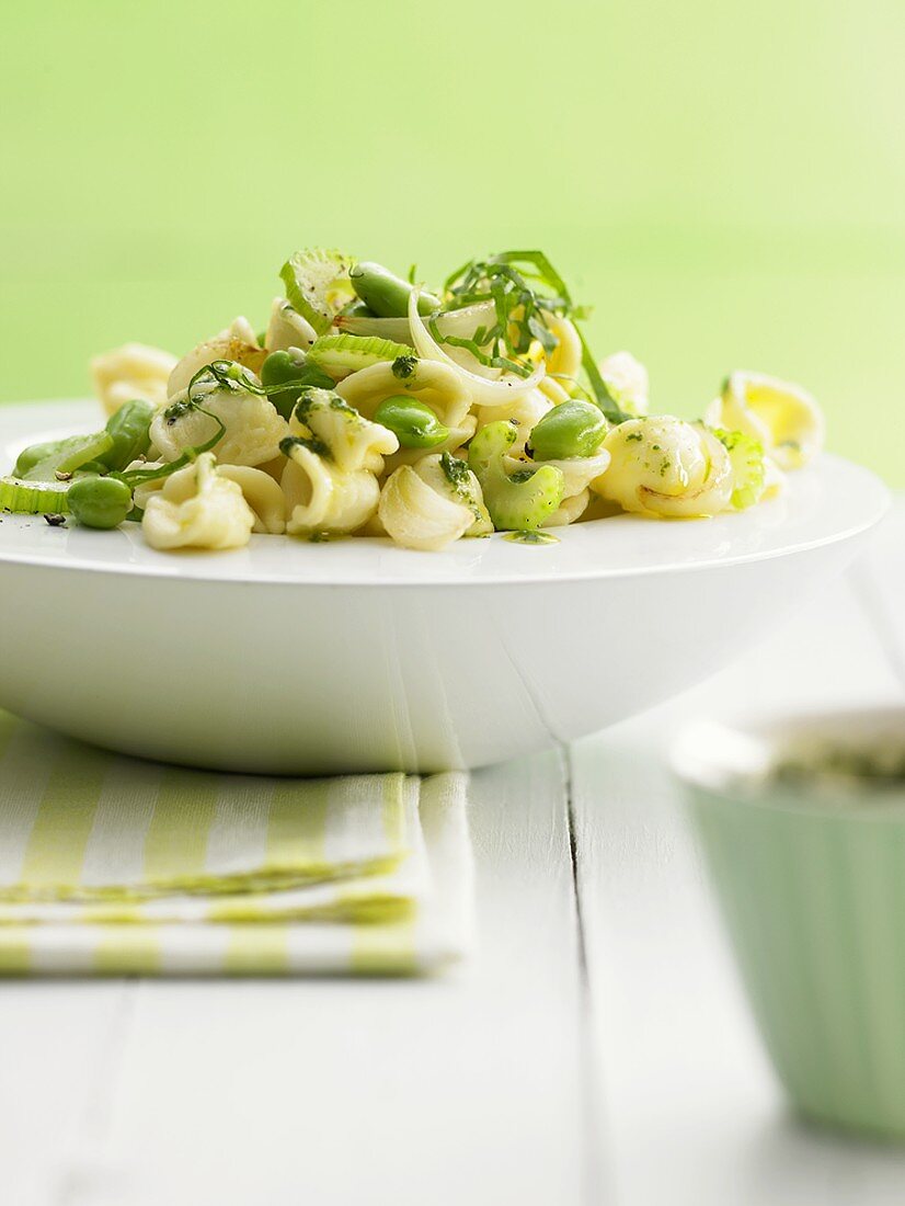 Orechiette mit dicken Bohnen und Sauerampfer