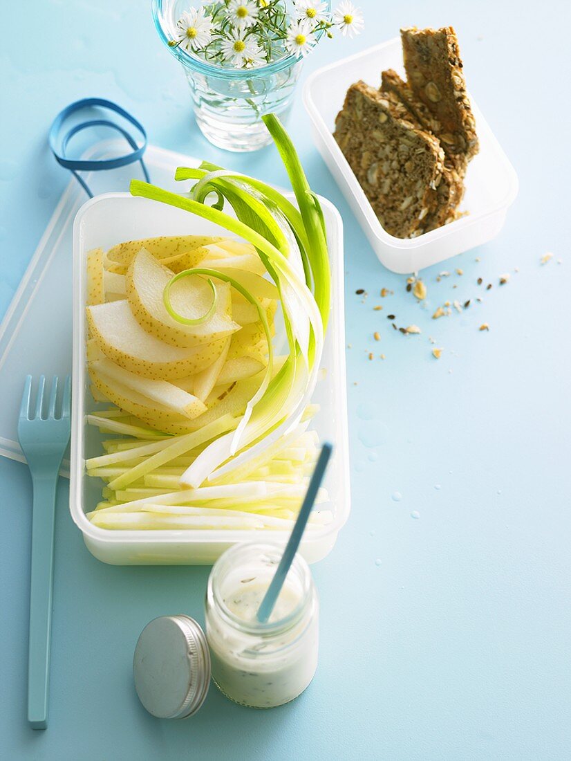 Raw kohlrabi salad with wholemeal bread and dip