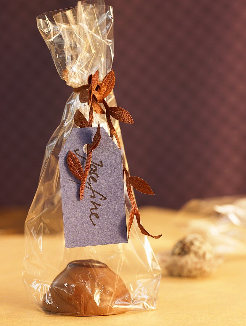 Chocolate in cellophane bag (favour)