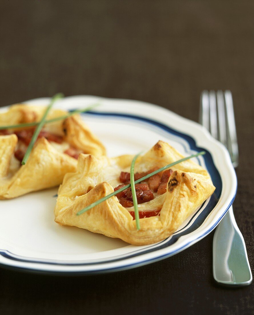 Goat's cheese tarts with puff pastry