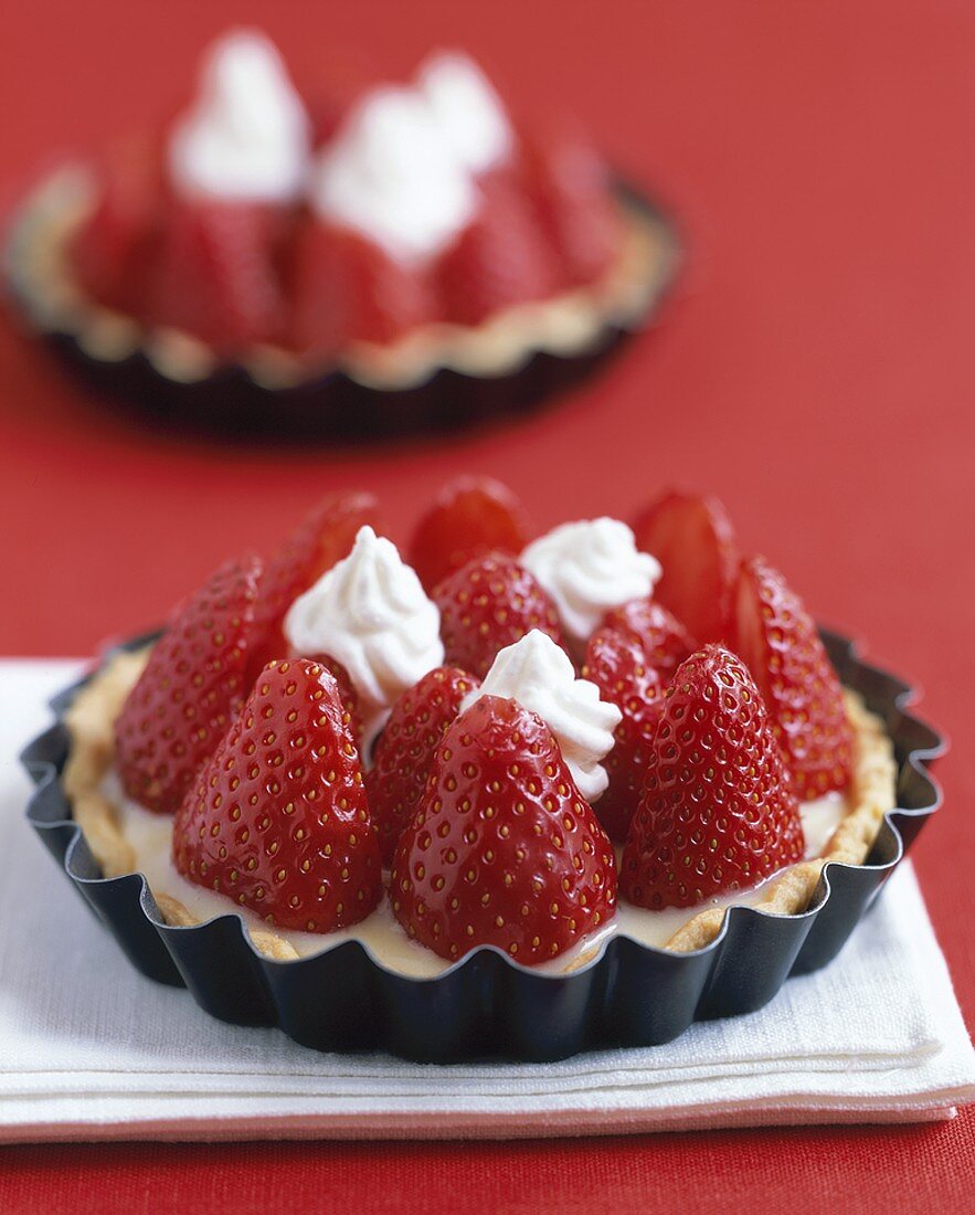 Strawberry tart in tart tin