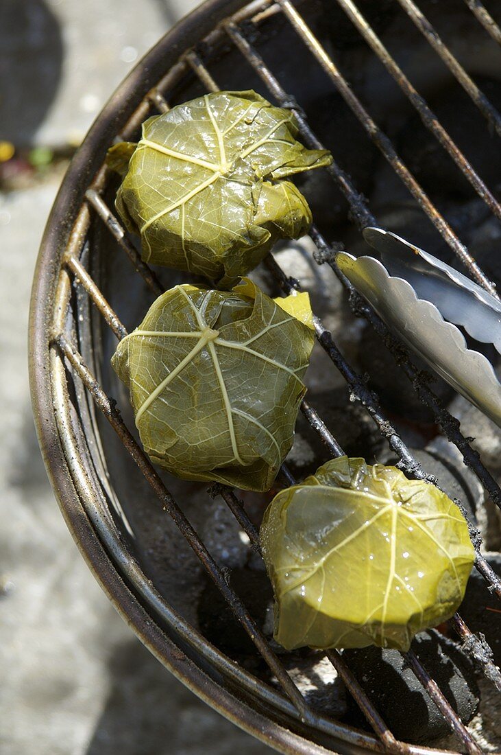 Grilling goat's cheese in vine leaves