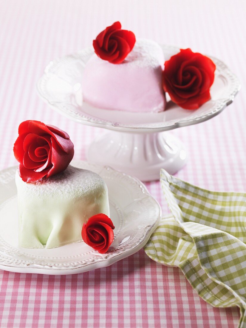 Marzipan hearts with marzipan roses