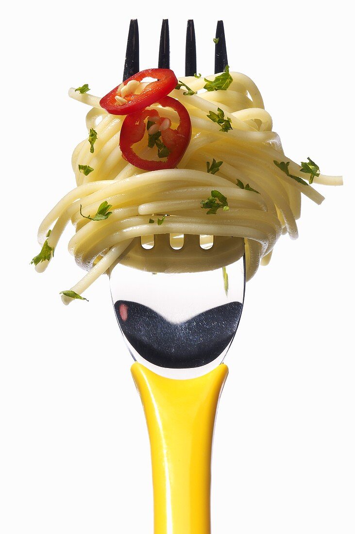 Spaghetti with chilli and cress