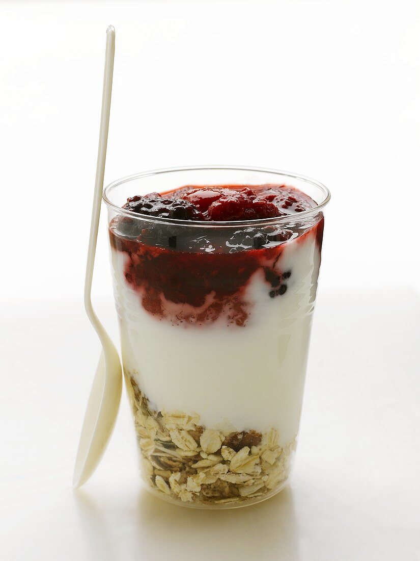Muesli with yoghurt and berry compote