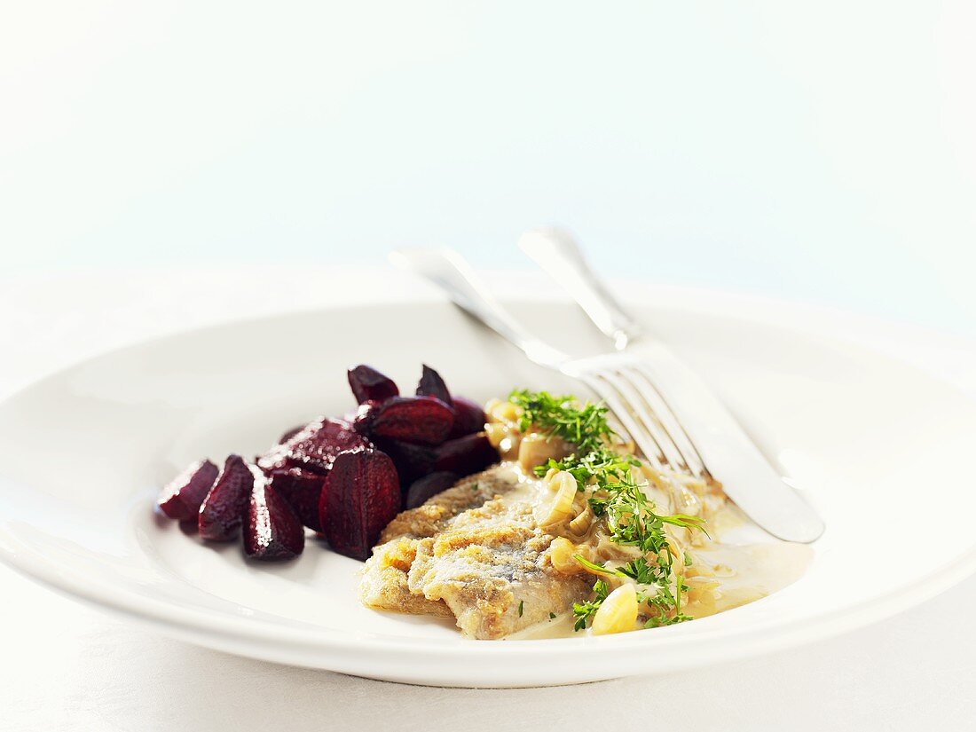 Fried herring fillets with beetroot and onion sauce