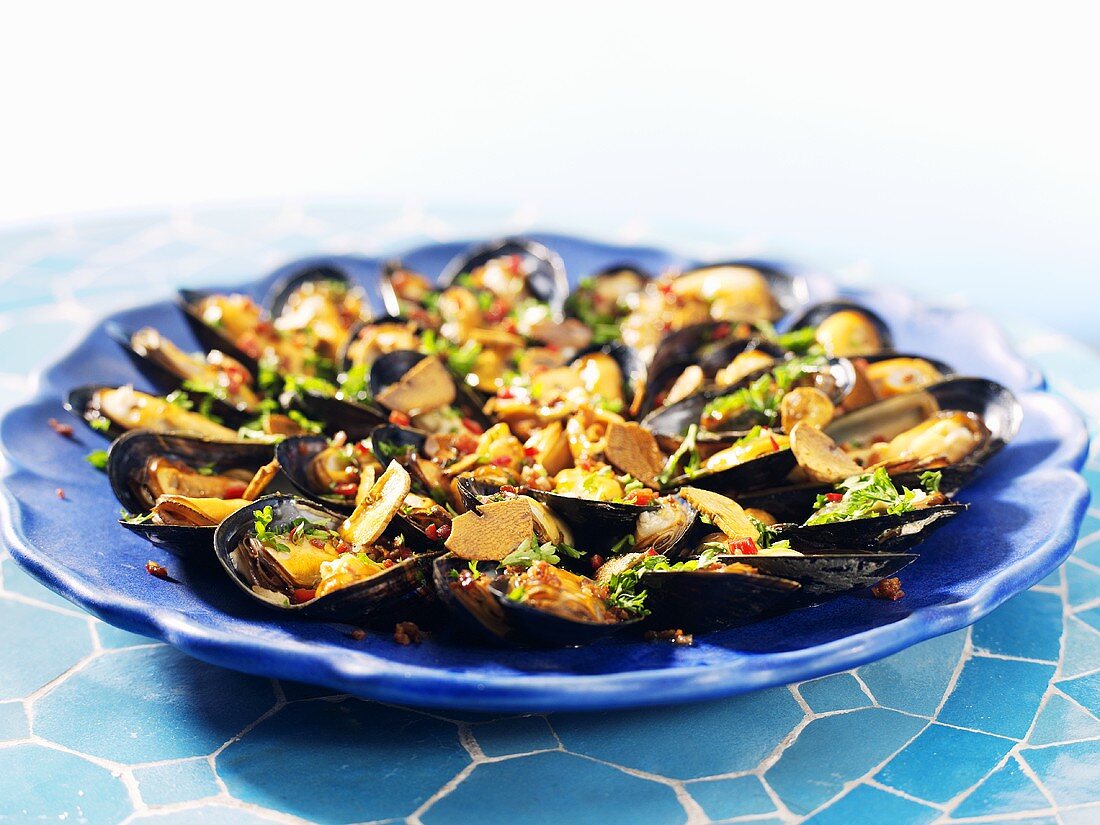 Mussels with diced bacon and parsley