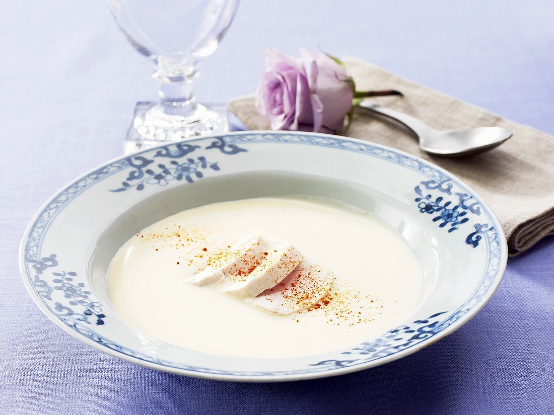 Lemon soup with chicken breast