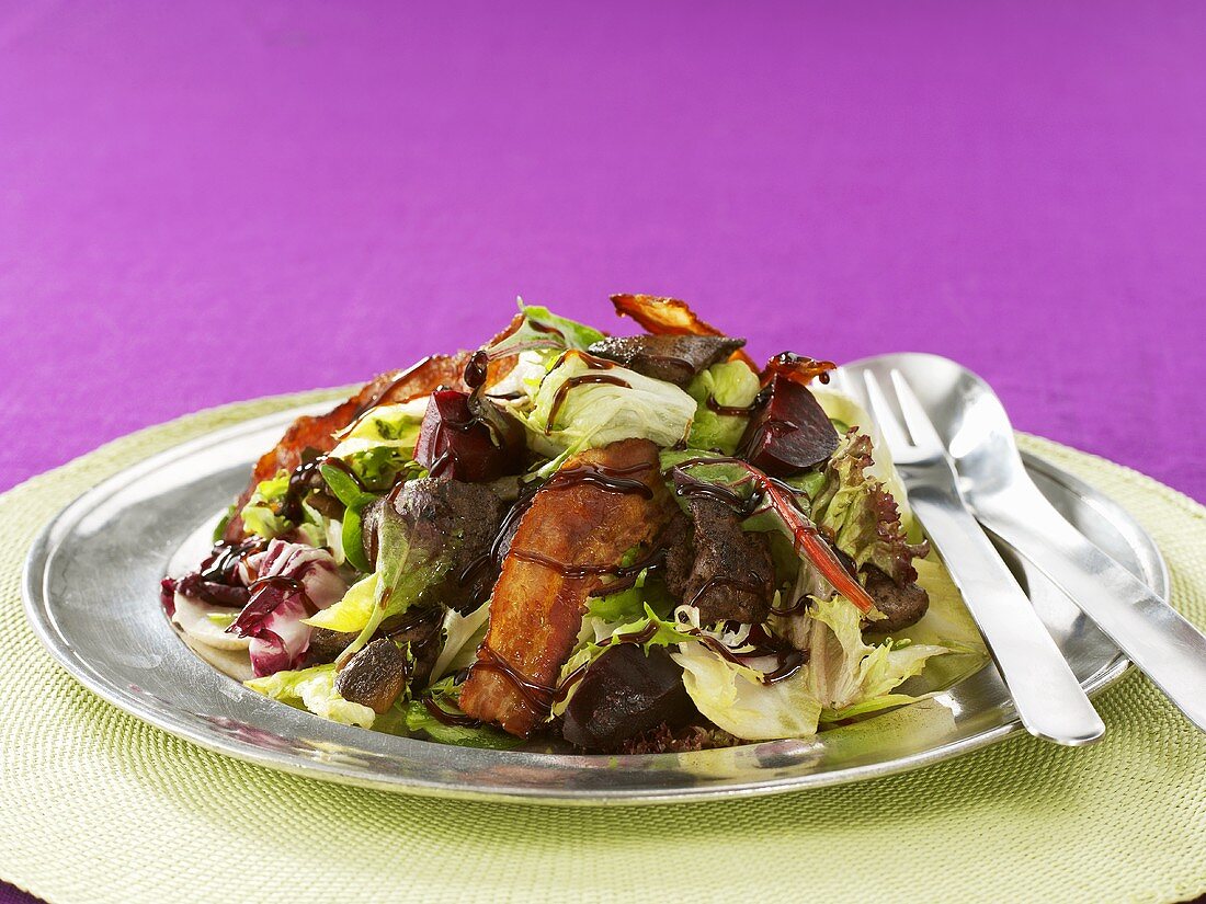 Mixed salad with chicken liver
