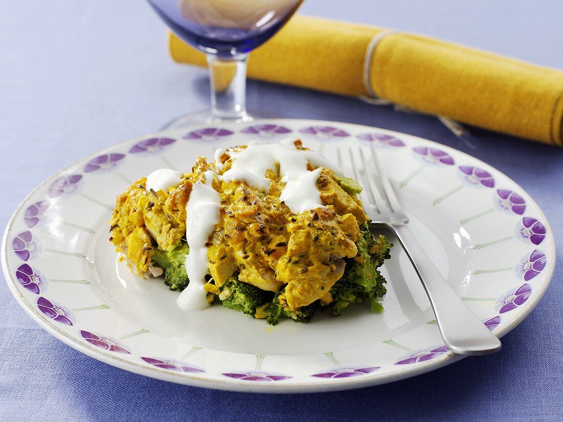 Orangen-Hähnchen-Ragout auf Brokkoligemüse