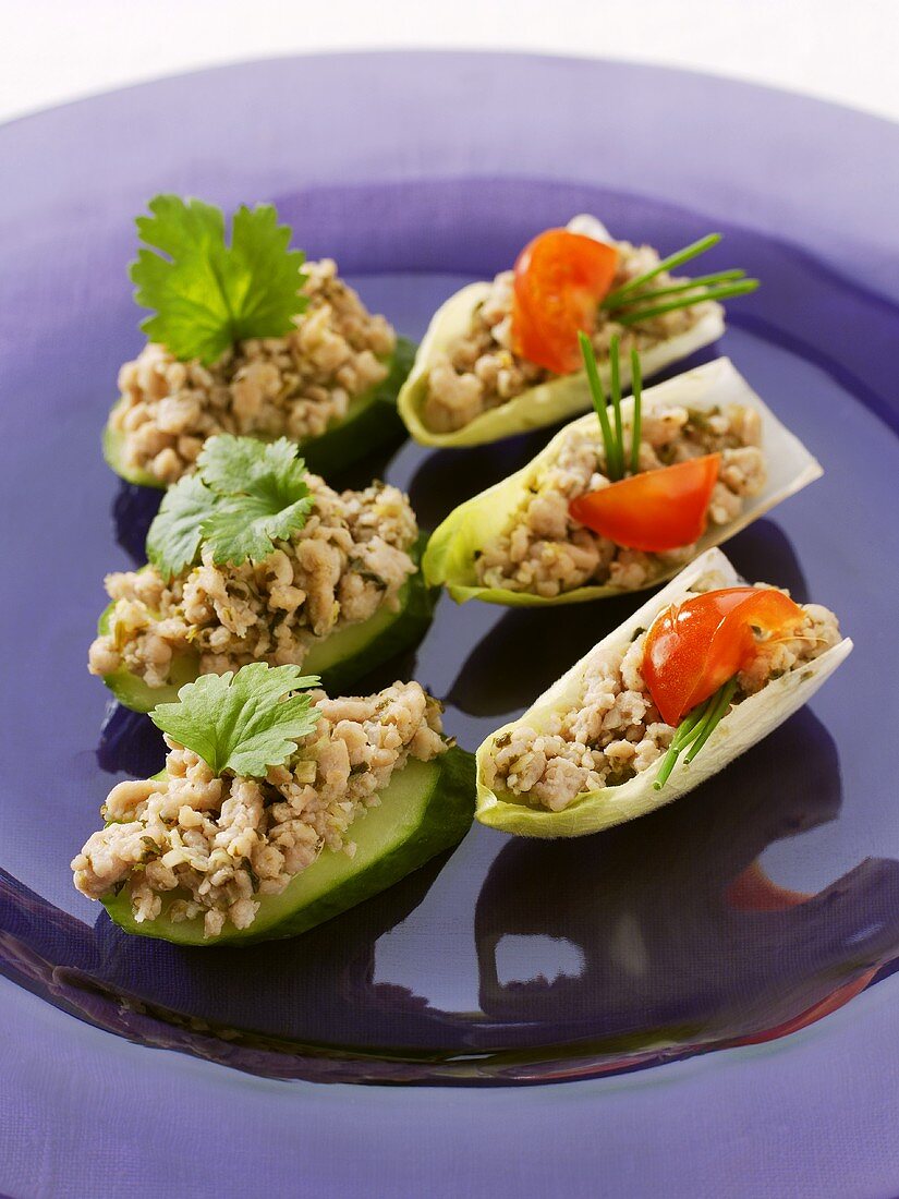 Häppchen mit thailändischem Hähnchensalat