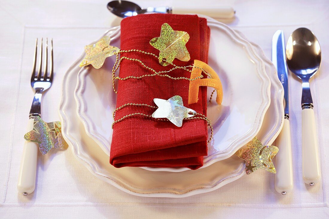 Place-setting with Christmas decorations