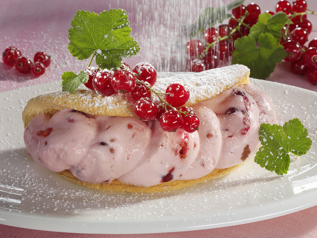 Soufflé omelette with redcurrant cream