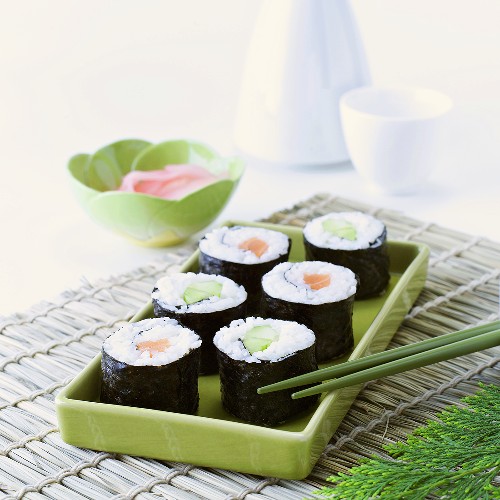 Verschiedene Maki-Sushi (Hoso-Maki)