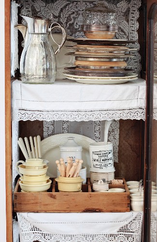 Geschirrschrank Bilder – Food-Fotos kaufen StockFood