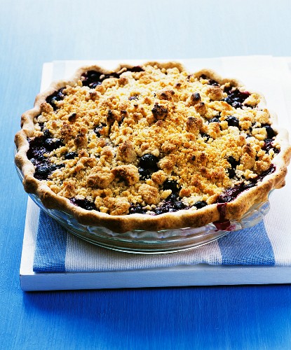 Blueberry crumble pie in a glass baking dish