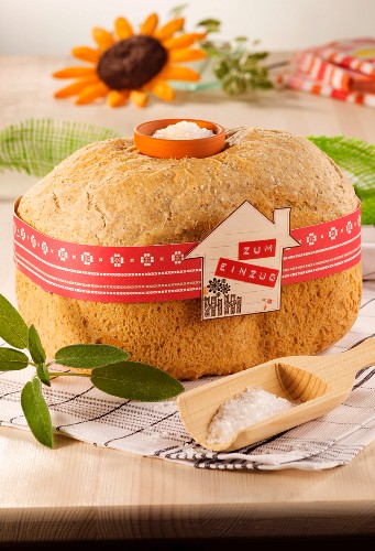 Brot und Salz als Geschenk zum … - Bilder kaufen ...