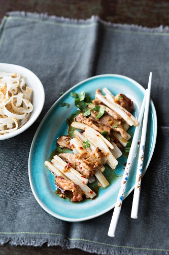 Stir-fried pork with bamboo shoots