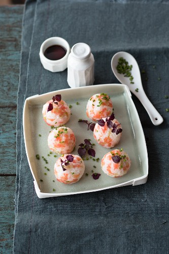 Temari sushi with smoked salmon, chives and shiso leaves